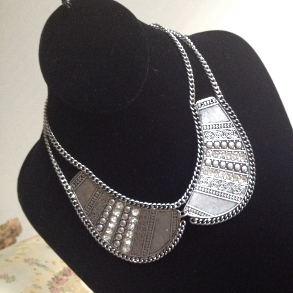 Silver Peter Pan collar necklace